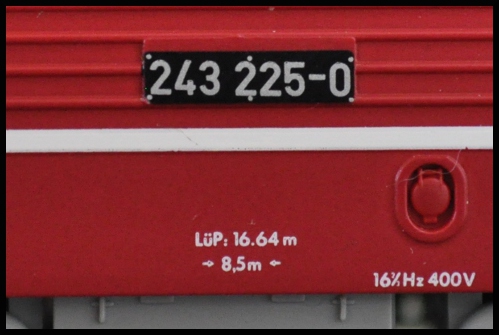 243 225-0 / Deutsche Reichsbahn - Hersteller: ROCO - Dummy